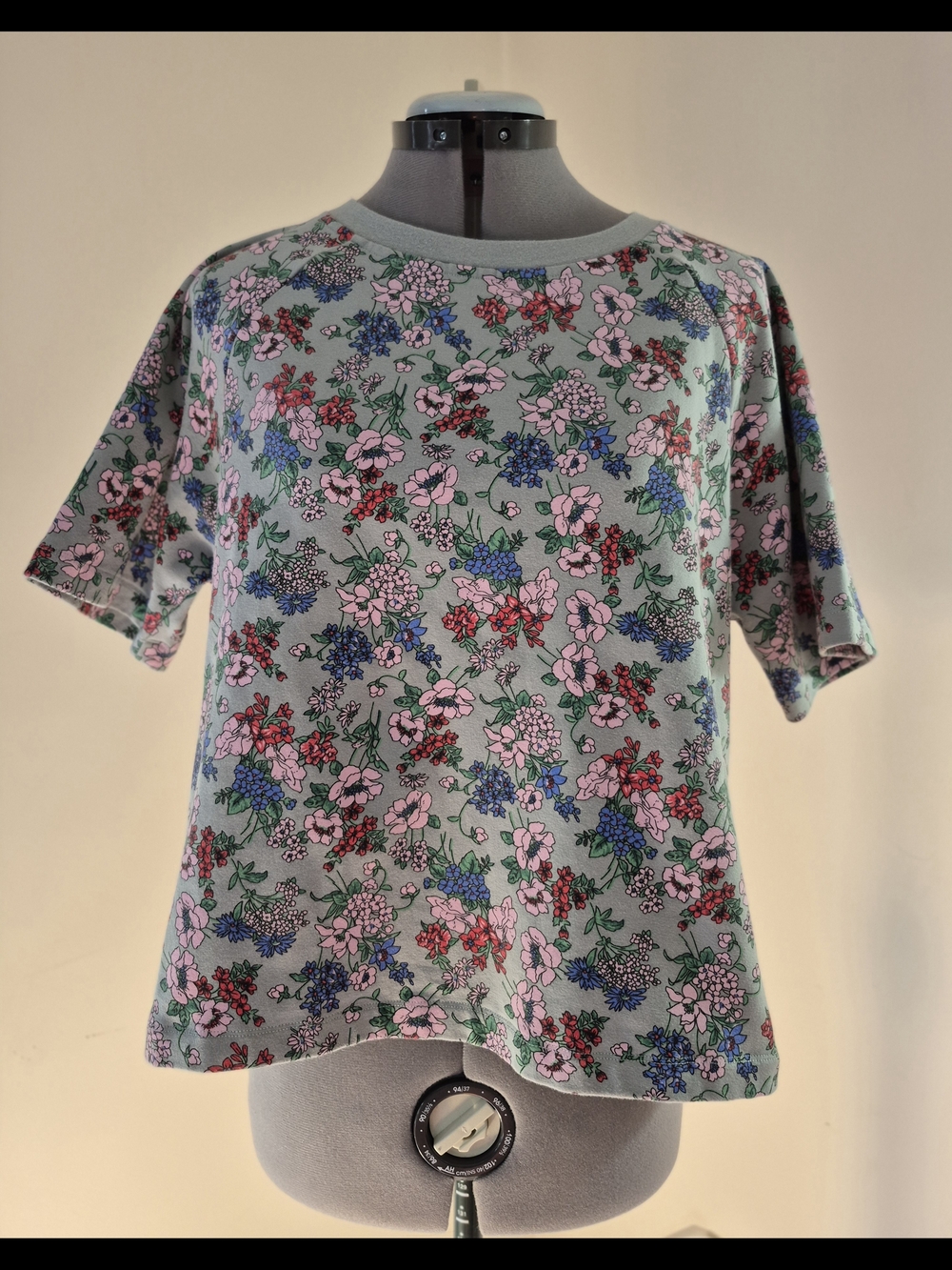 EVA FRANCO Floral Thick Short Sleeve Sage Green Pink & Blue Blossom.